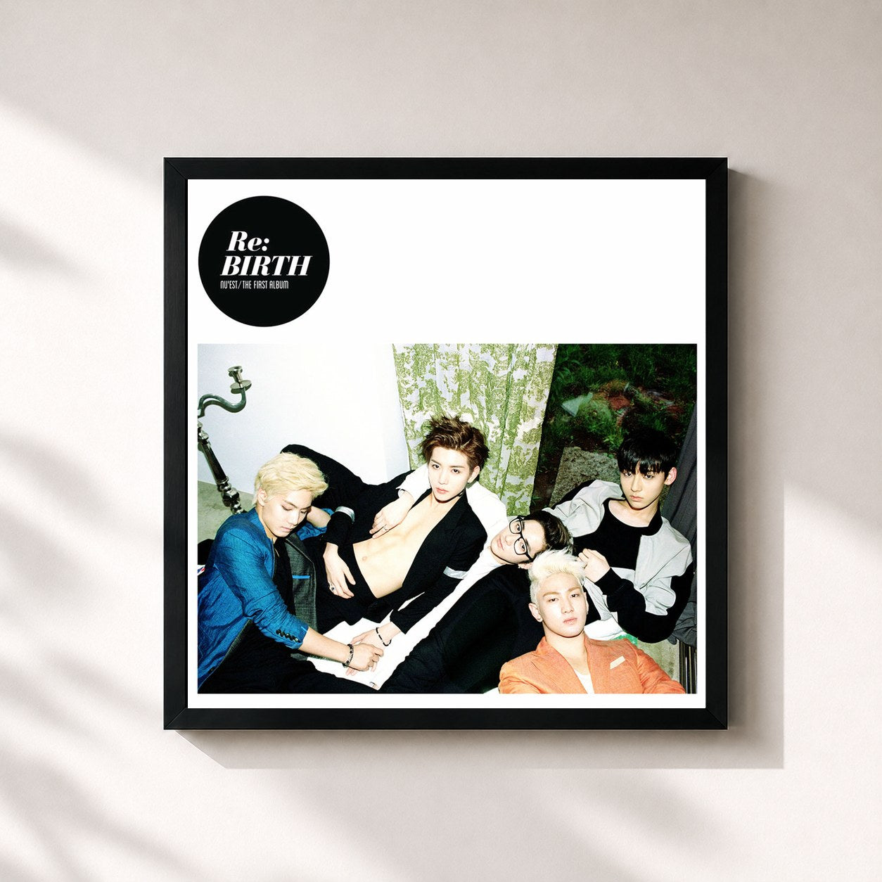 #noir Tableau carré de l'album NU'EST The First Album "Re:BIRTH" de NU'EST, cadre noir 32x32 cm