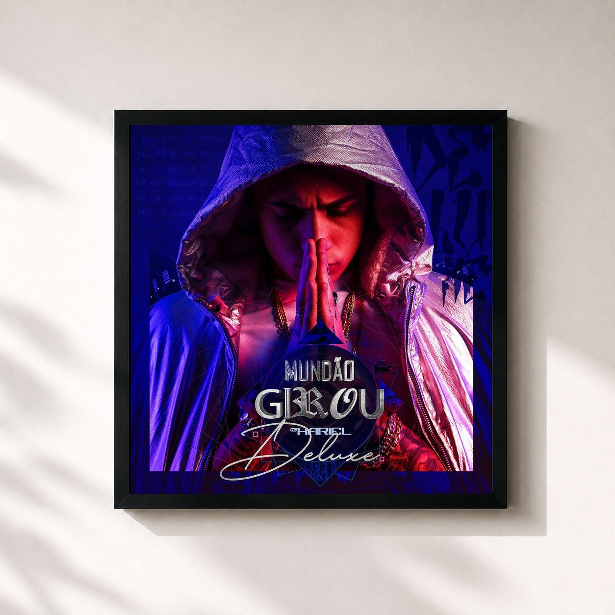 #noir Tableau carré de l'album Mundão Girou (Deluxe) de Mc Hariel, cadre noir 32x32 cm