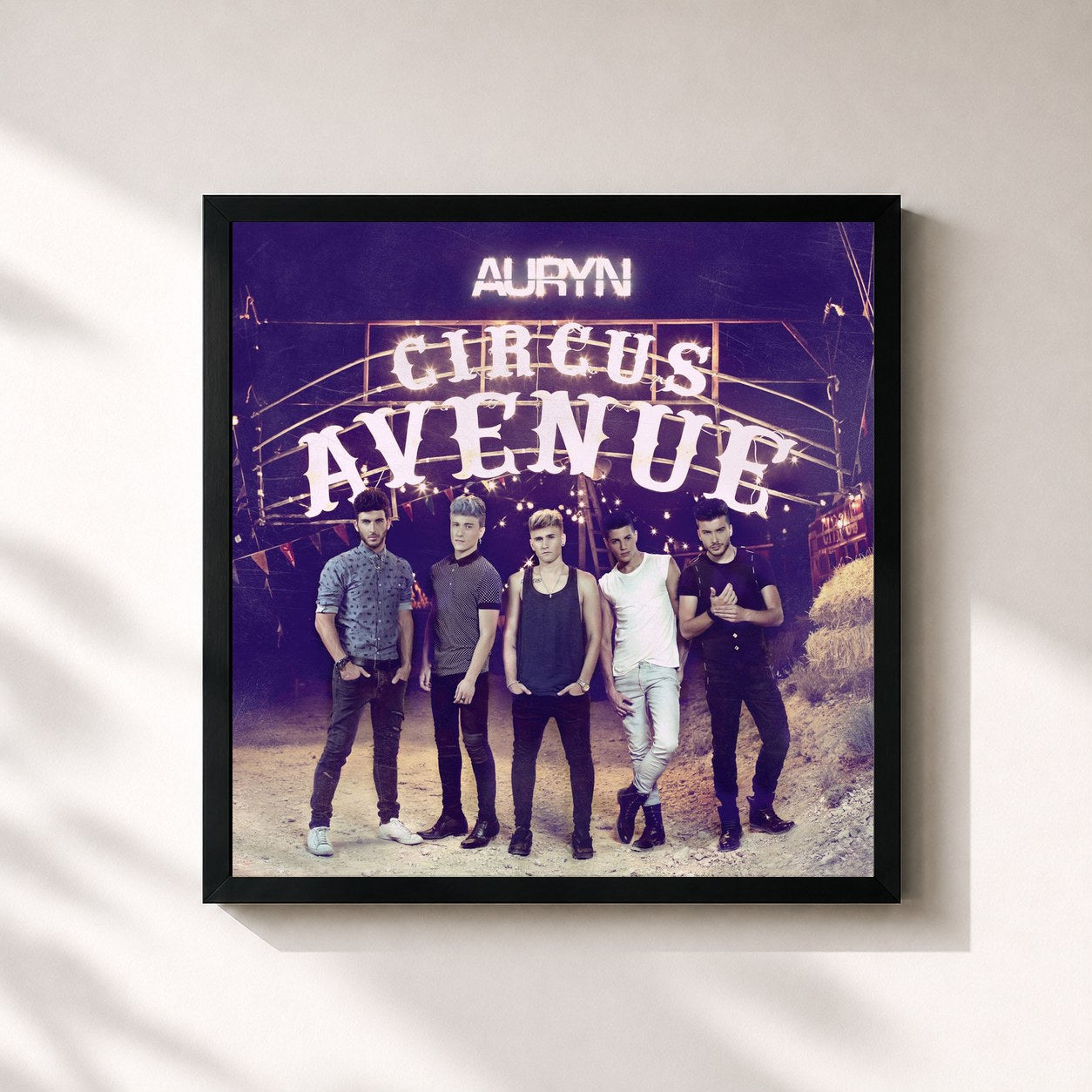 #noir Tableau carré de l'album Circus Avenue de Auryn, cadre noir 32x32 cm