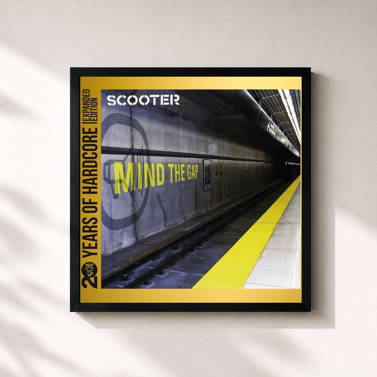 #noir Tableau carré de l'album Mind The Gap (20 Years Of Hardcore Expanded Edition / Remastered) de Scooter, cadre noir 32x32 cm