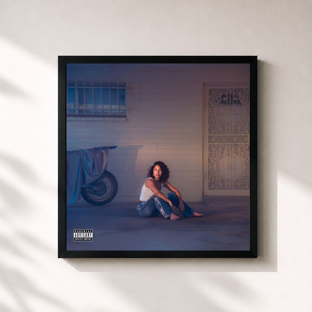 #noir Tableau carré de l'album KIKI de Kiana Ledé, cadre noir 32x32 cm
