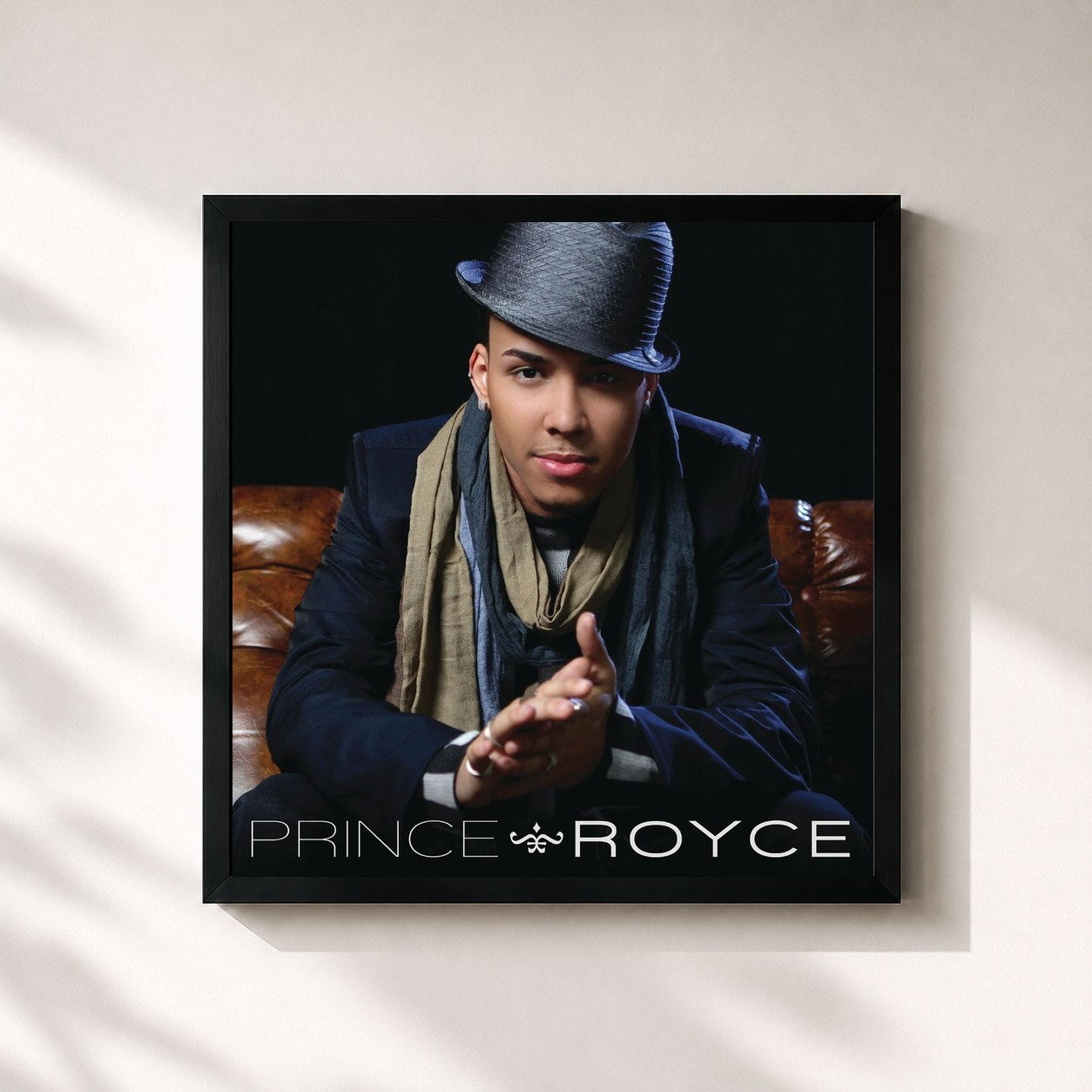 #noir Tableau carré de l'album Prince Royce de Prince Royce, cadre noir 32x32 cm