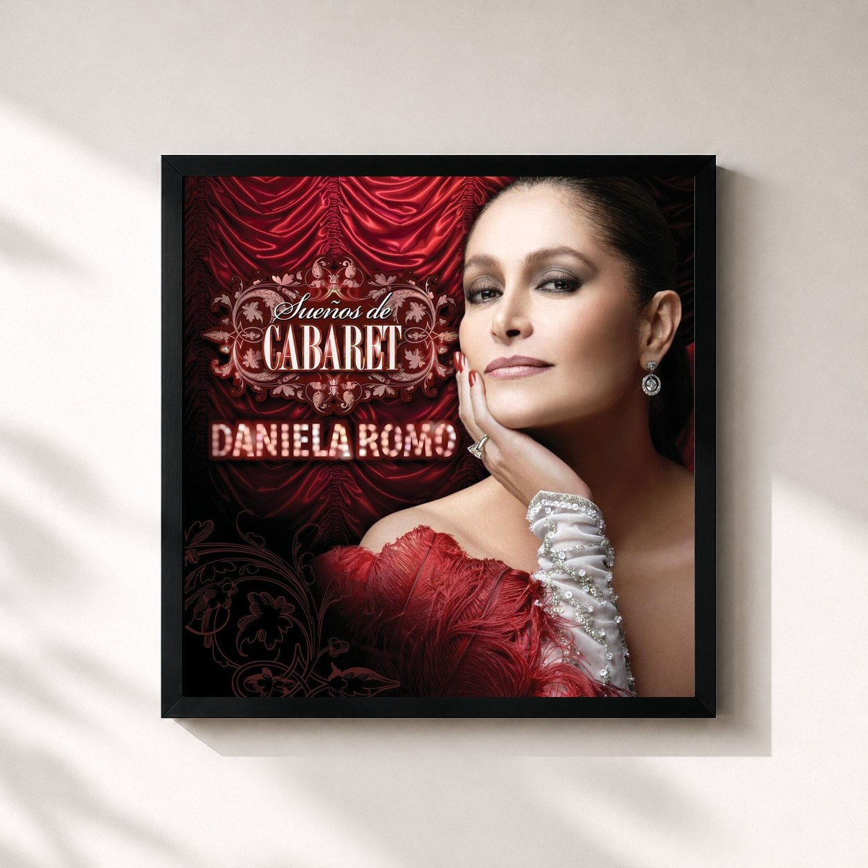 #noir Tableau carré de l'album Sueños De Cabaret de Daniela Romo, cadre noir 32x32 cm