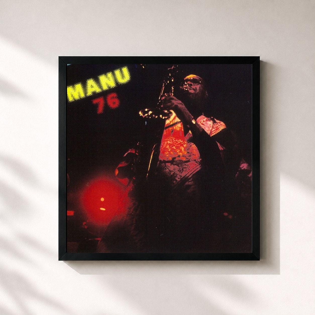 #noir Tableau carré de l'album Manu 76 de Manu Dibango, cadre noir 32x32 cm