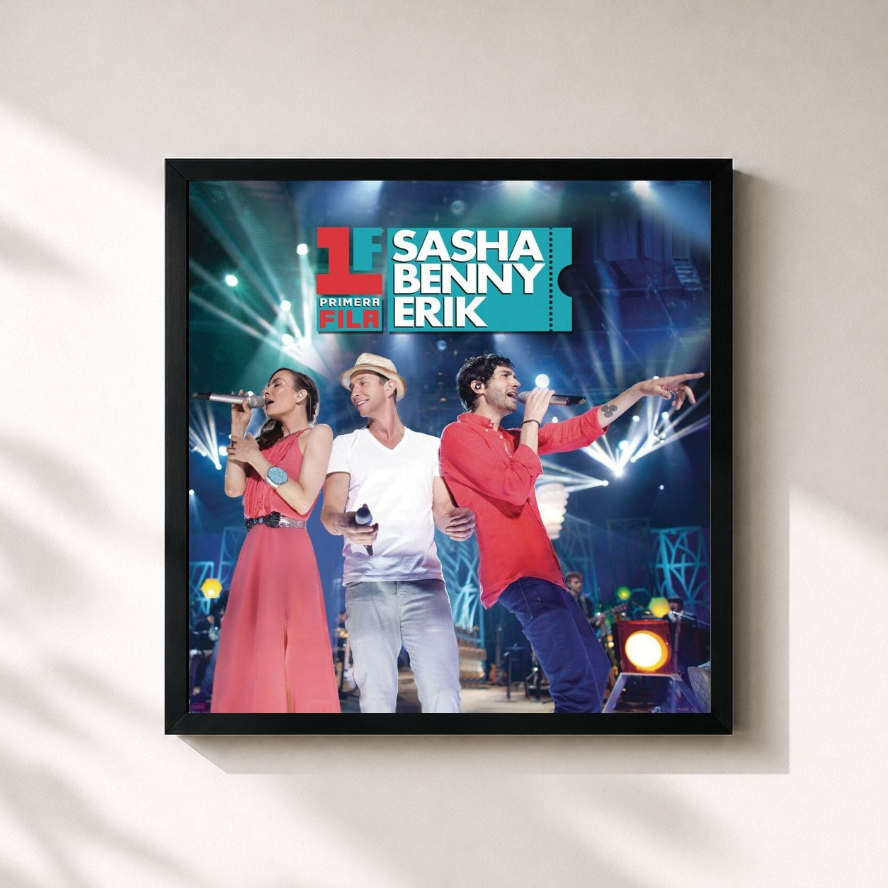 #noir Tableau carré de l'album Primera Fila Sasha Benny Erik de Sasha, Benny y Erik, cadre noir 32x32 cm