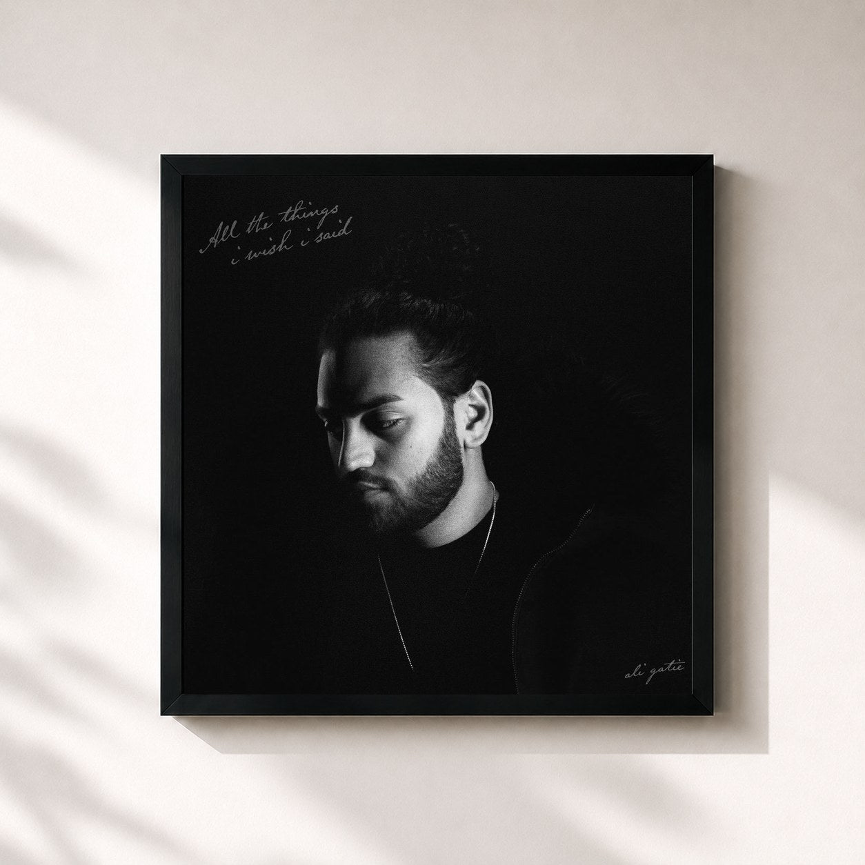 #noir Tableau carré de l'album all the things i wish i said de Ali Gatie, cadre noir 32x32 cm