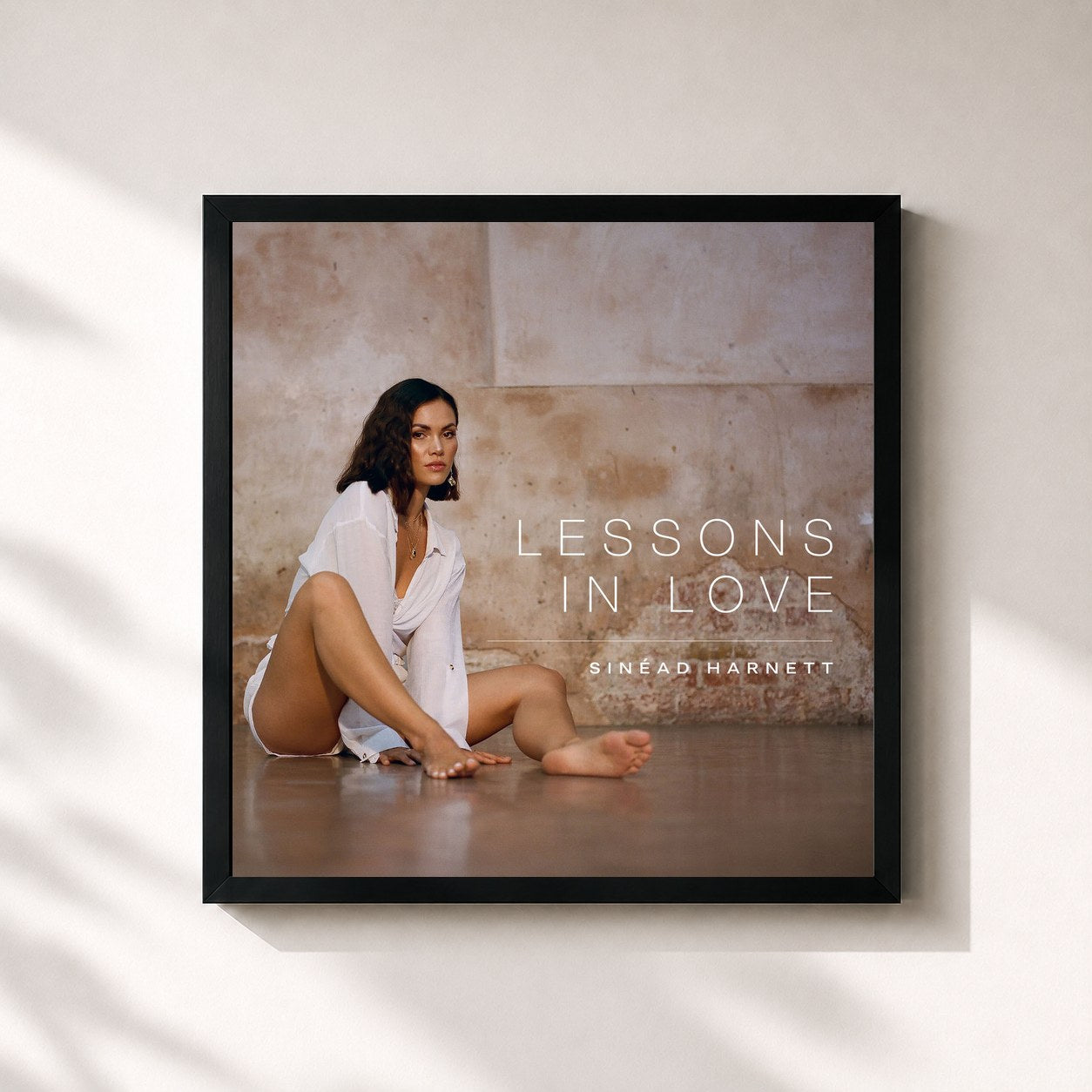 #noir Tableau carré de l'album Lessons in Love de Sinead Harnett, cadre noir 32x32 cm