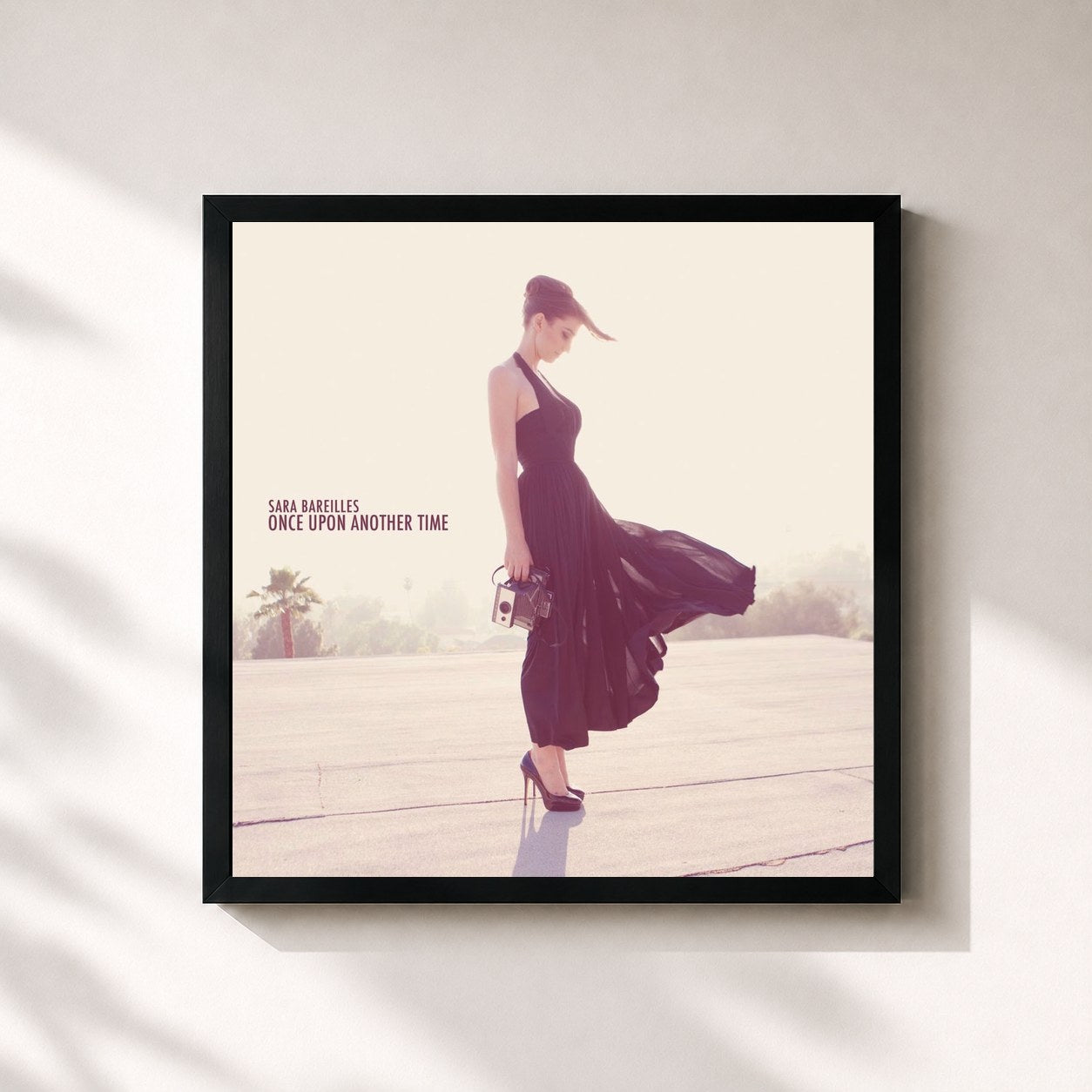 #noir Tableau carré de l'album Once Upon Another Time de Sara Bareilles, cadre noir 32x32 cm