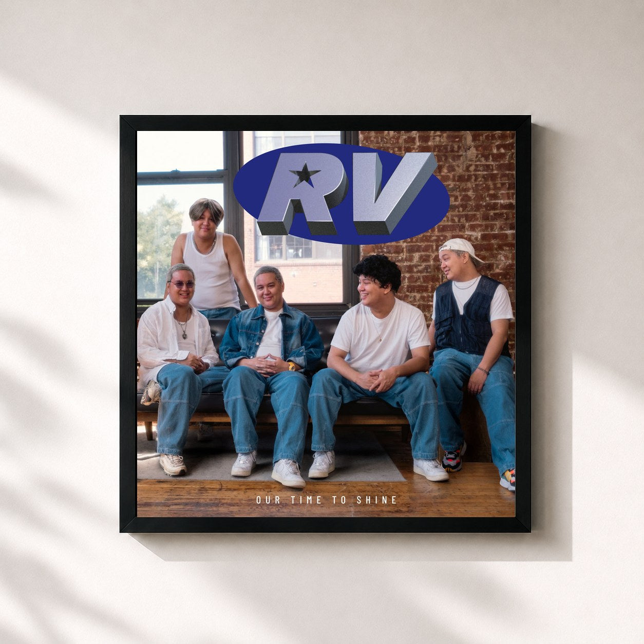 #noir Tableau carré de l'album Our Time To Shine de RV, cadre noir 32x32 cm