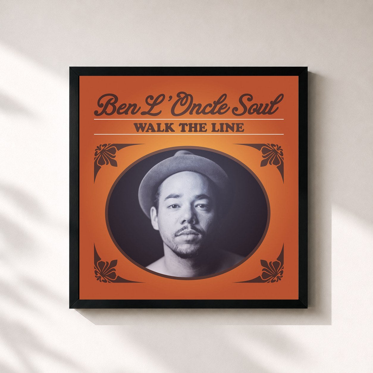 #noir Tableau carré de l'album Walk The Line de Ben L'Oncle Soul, cadre noir 32x32 cm