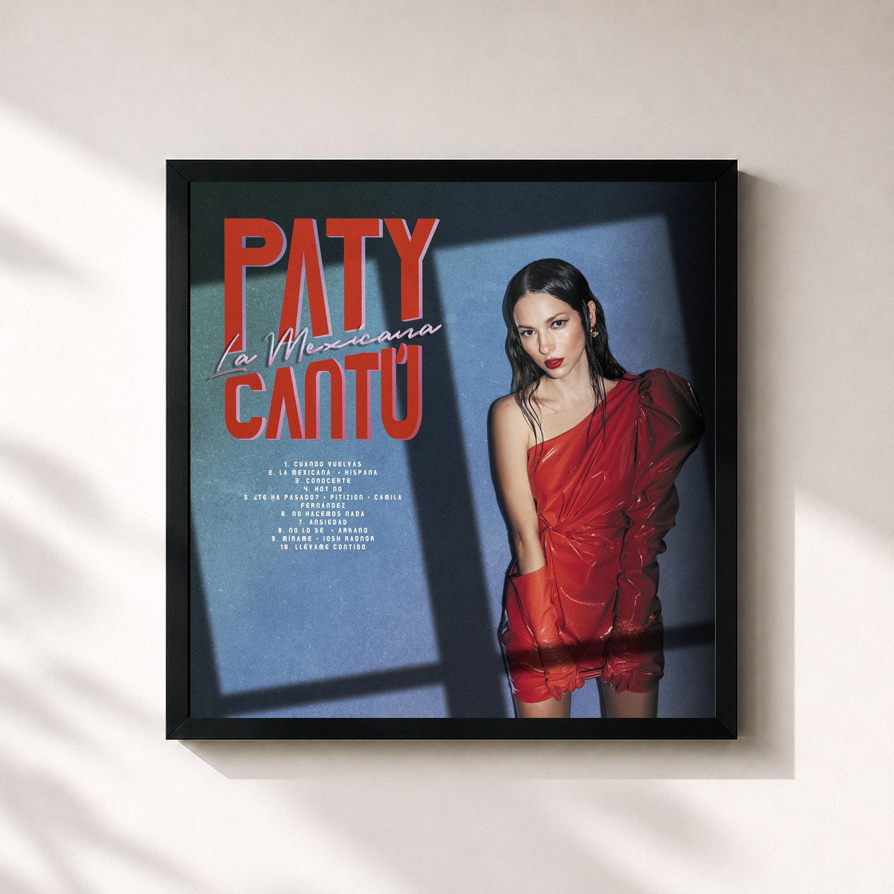 #noir Tableau carré de l'album La Mexicana de PATY CANTÚ, cadre noir 32x32 cm