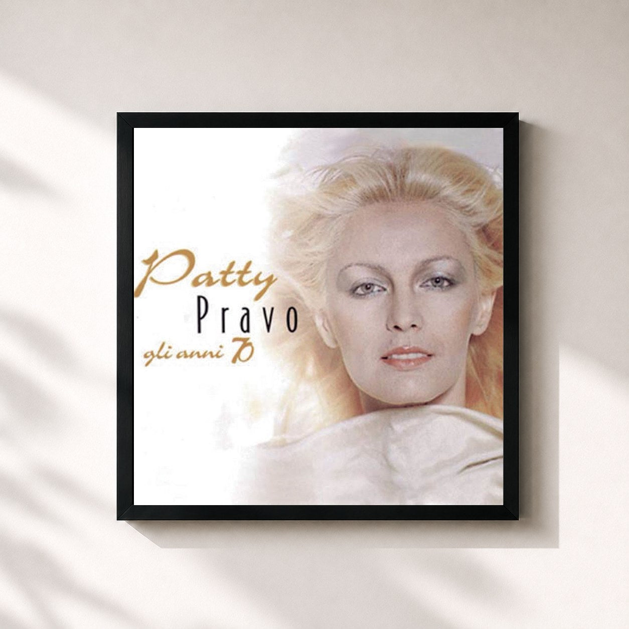 #noir Tableau carré de l'album Gli Anni '70 de Patty Pravo, cadre noir 32x32 cm