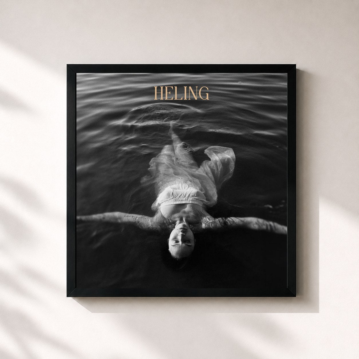 #noir Tableau carré de l'album Heling de Tabitha, cadre noir 32x32 cm