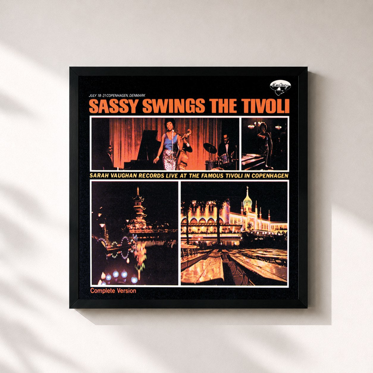 #noir Tableau carré de l'album Sassy Swings The Tivoli de Sarah Vaughan, cadre noir 32x32 cm