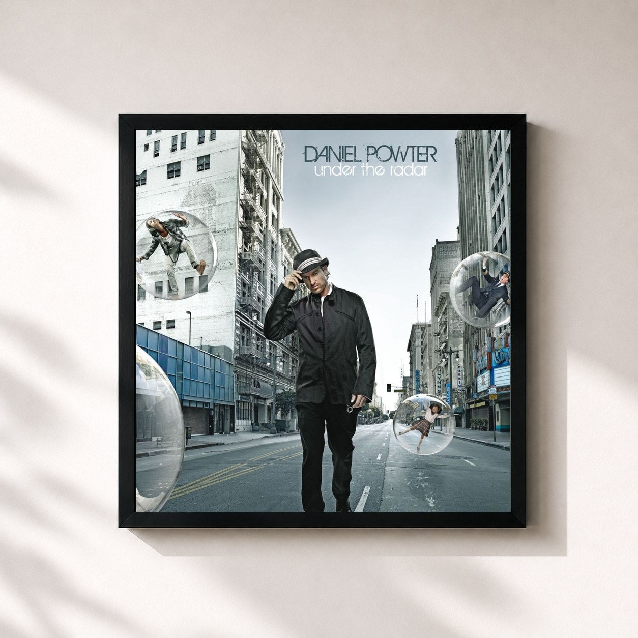 #noir Tableau carré de l'album Under the Radar de Daniel Powter, cadre noir 32x32 cm