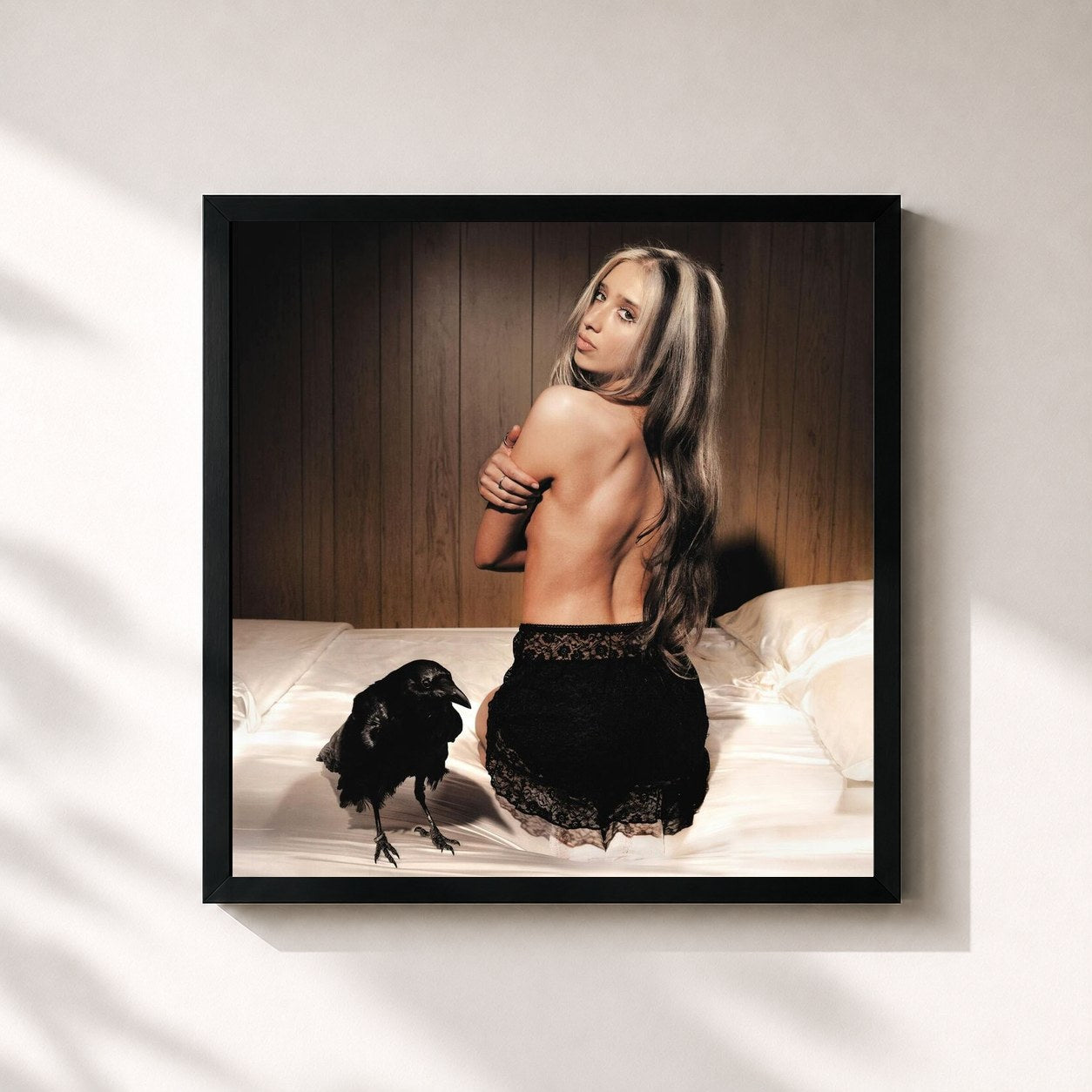 #noir Tableau carré de l'album Raven de Isabel LaRosa, cadre noir 32x32 cm