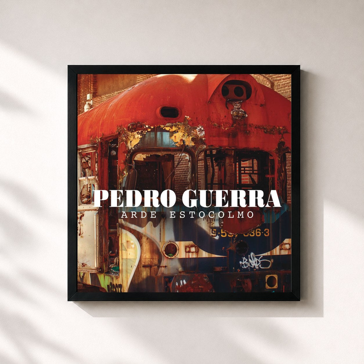#noir Tableau carré de l'album Arde Estocolmo de Pedro Guerra, cadre noir 32x32 cm