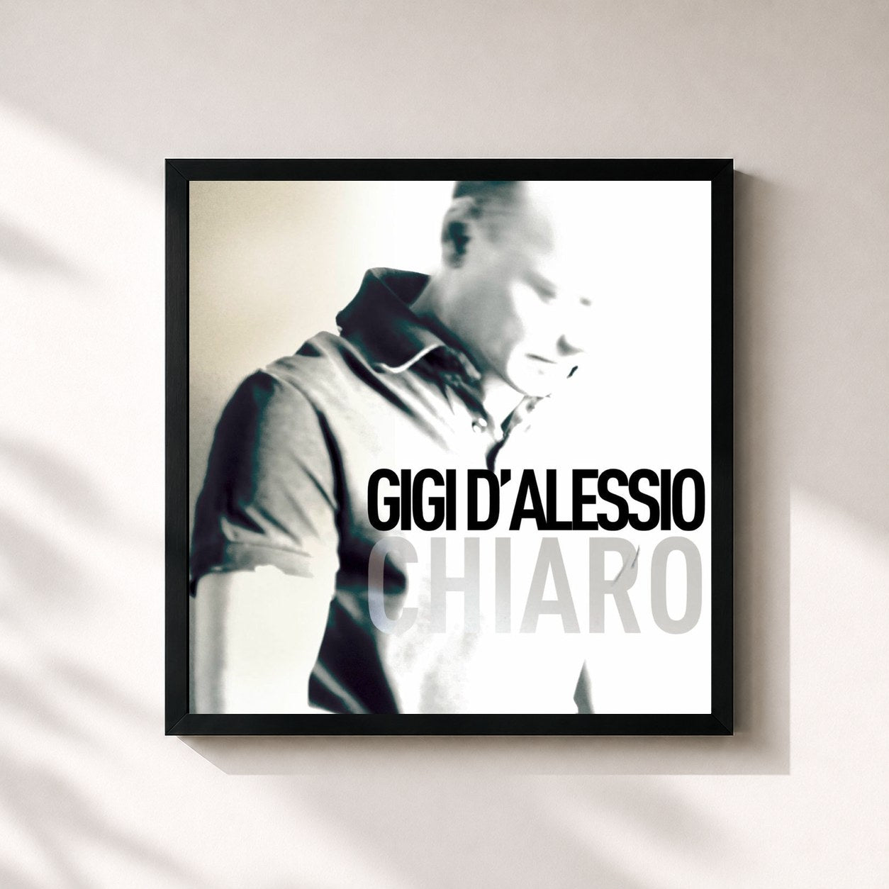 #noir Tableau carré de l'album Chiaro de Gigi D'Alessio, cadre noir 32x32 cm