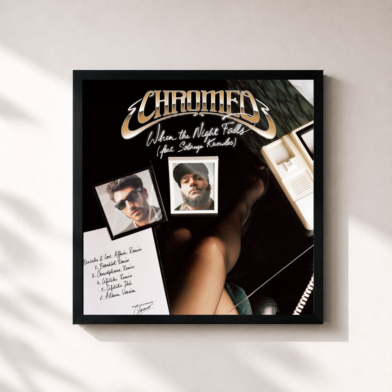 #noir Tableau carré de l'album When The Night Falls de Chromeo, cadre noir 32x32 cm