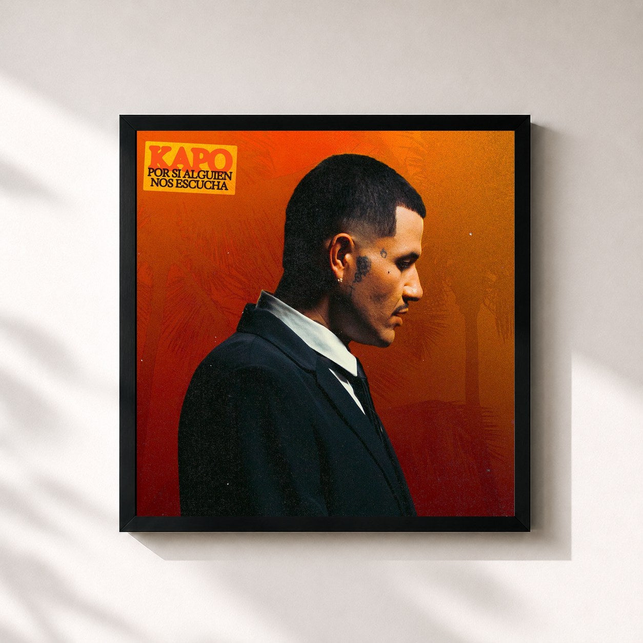 #noir Tableau carré de l'album POR SI ALGUIEN NOS ESCUCHA de Kapo, cadre noir 32x32 cm
