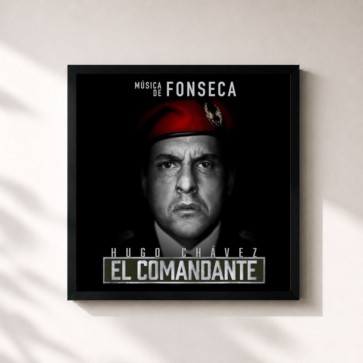 #noir Tableau carré de l'album Hugo Chávez, El Comandante (Música de la Serie de Televisión) de Fonseca, cadre noir 32x32 cm