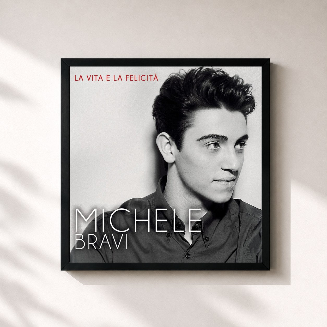 #noir Tableau carré de l'album La vita e la felicità de Michele Bravi, cadre noir 32x32 cm