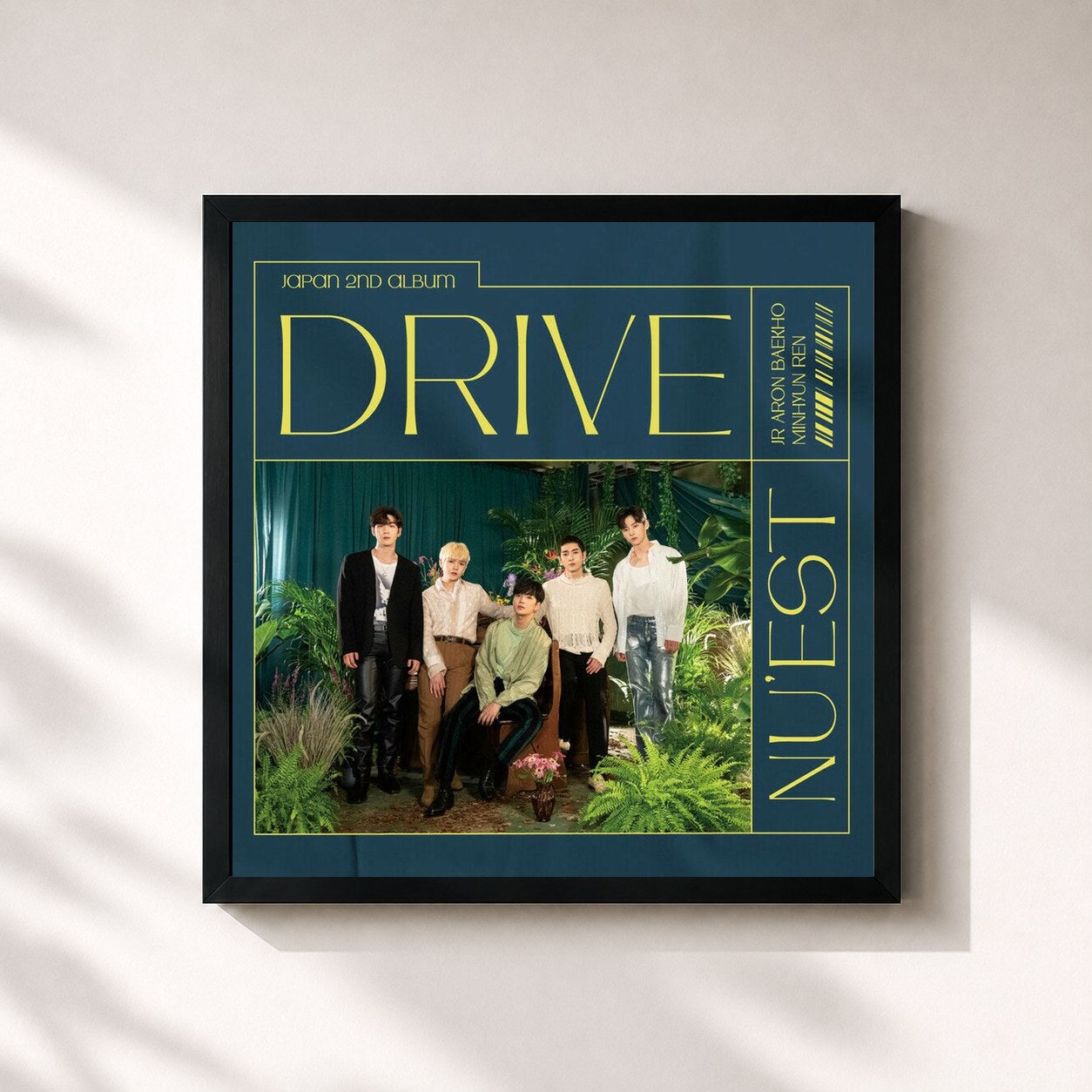 #noir Tableau carré de l'album NU’EST JAPAN FULL ALBUM ‘DRIVE’ de NU'EST, cadre noir 32x32 cm