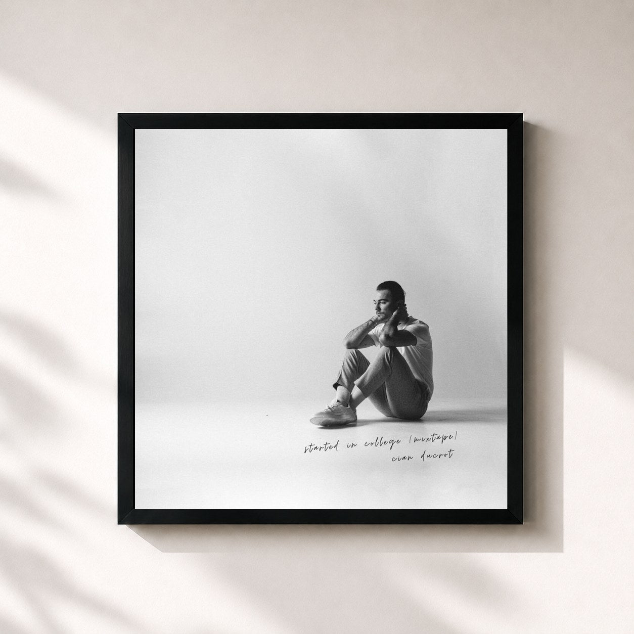 #noir Tableau carré de l'album started in college (mixtape) de Cian Ducrot, cadre noir 32x32 cm