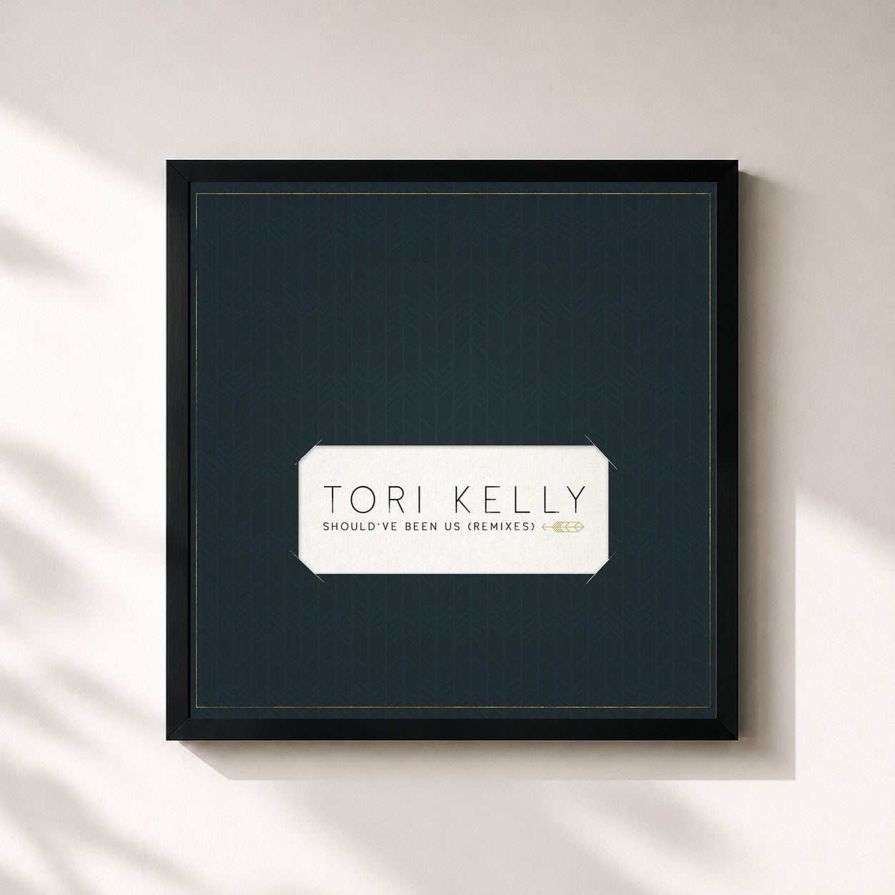 #noir Tableau carré de l'album Should’ve Been Us (Remixes) de Tori Kelly, cadre noir 32x32 cm