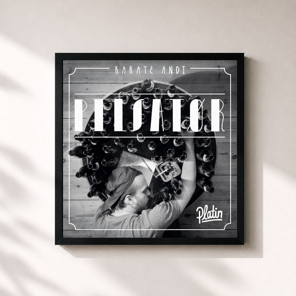 #noir Tableau carré de l'album Pilsator Platin de Karate Andi, cadre noir 32x32 cm
