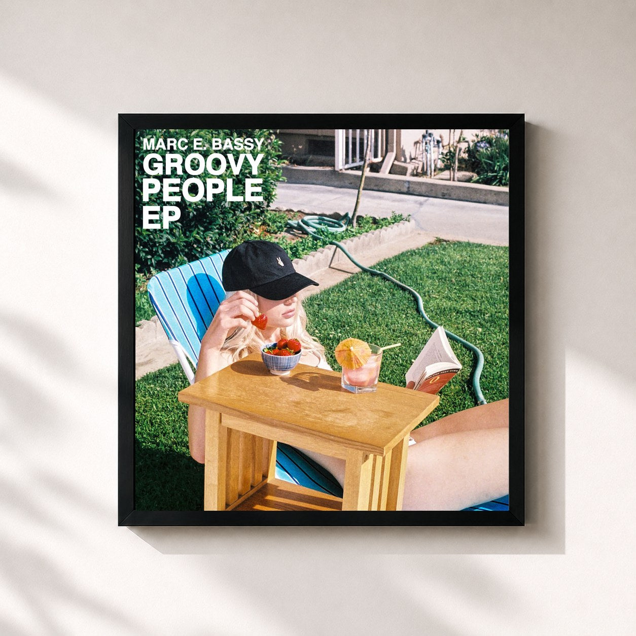 #noir Tableau carré de l'album Groovy People de Marc E. Bassy, cadre noir 32x32 cm