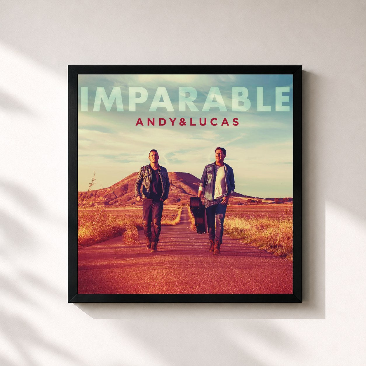 #noir Tableau carré de l'album Imparable de Andy & Lucas, cadre noir 32x32 cm