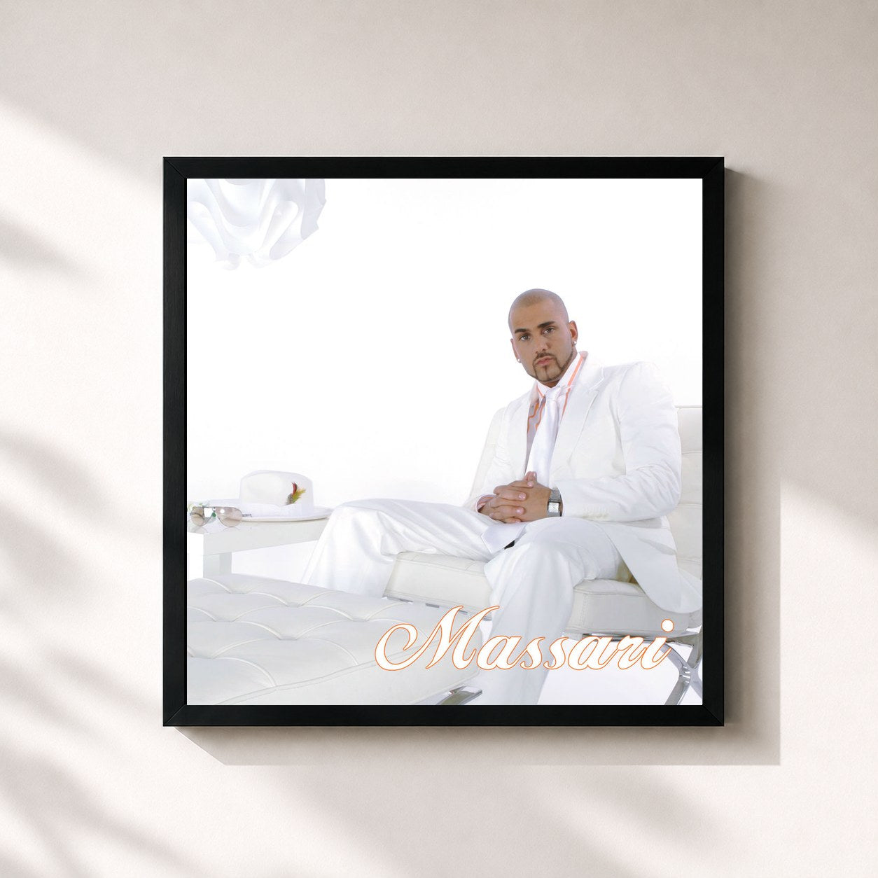 #noir Tableau carré de l'album Massari de Massari, cadre noir 32x32 cm
