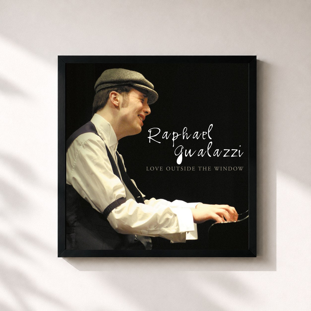 #noir Tableau carré de l'album Love Outside the Window de Raphael Gualazzi, cadre noir 32x32 cm