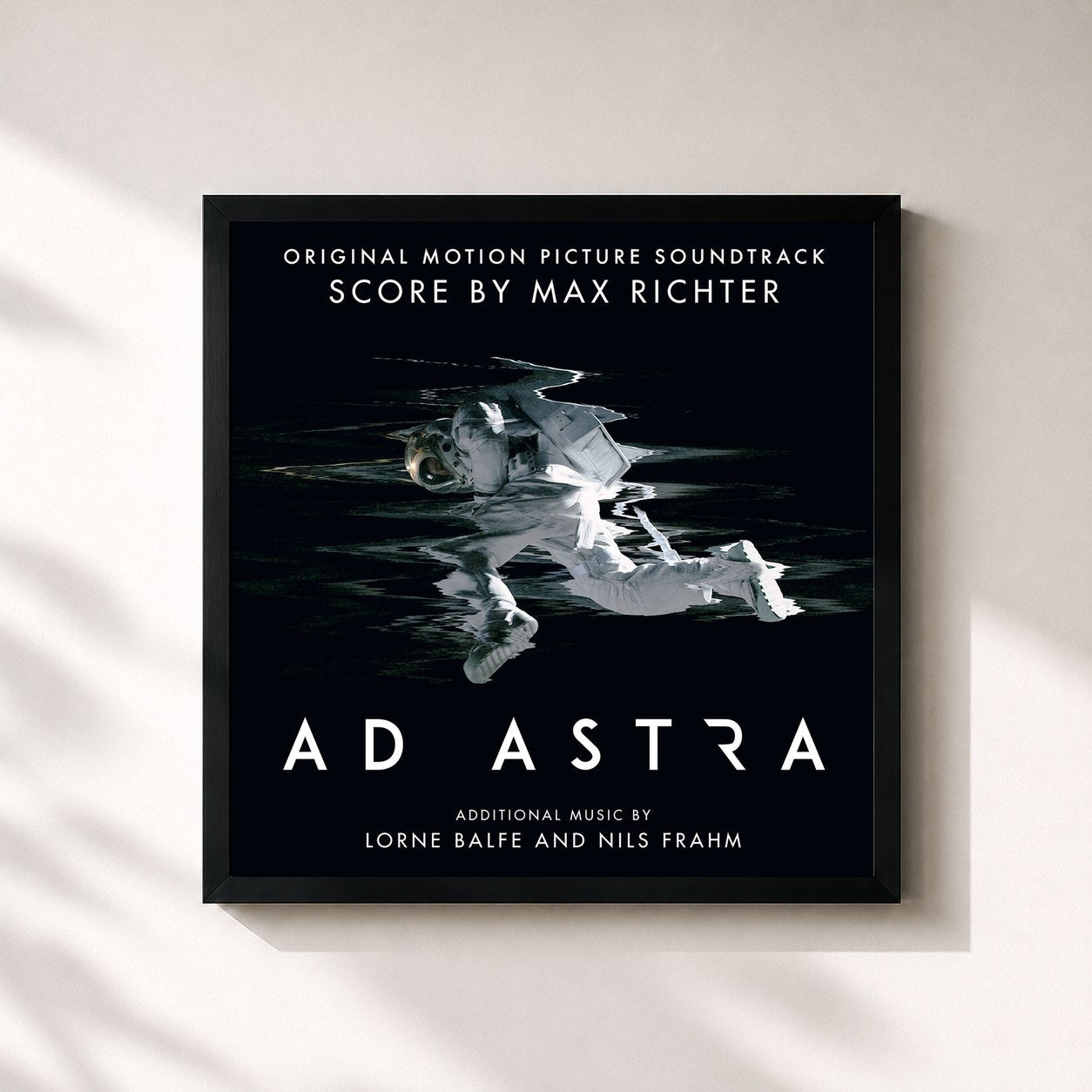 #noir Tableau carré de l'album Ad Astra (Original Motion Picture Soundtrack) de Max Richter, cadre noir 32x32 cm