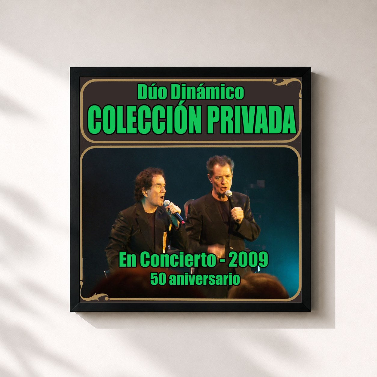 #noir Tableau carré de l'album En Concierto - 2009 de Duo Dinamico, cadre noir 32x32 cm