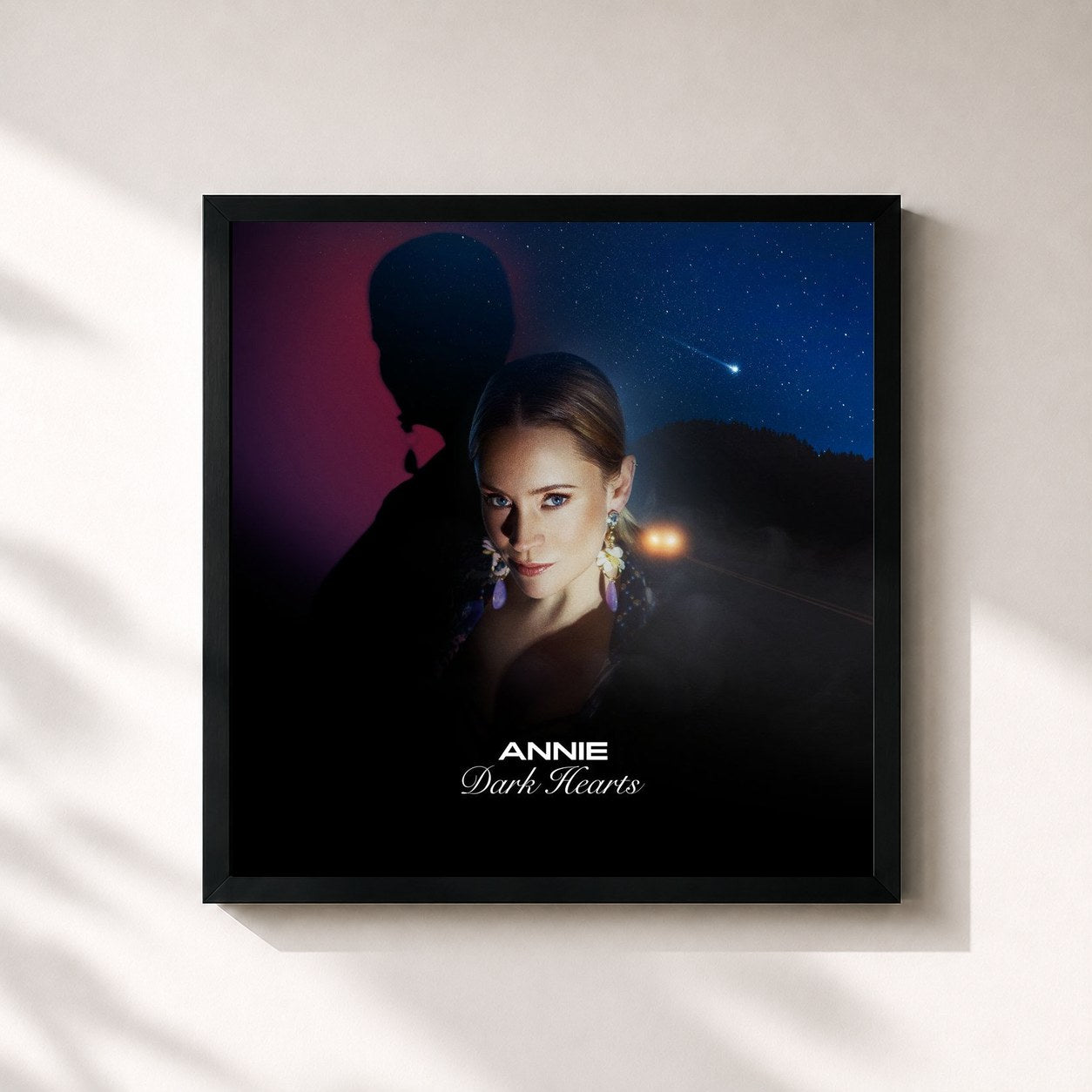#noir Tableau carré de l'album Dark Hearts de Annie, cadre noir 32x32 cm