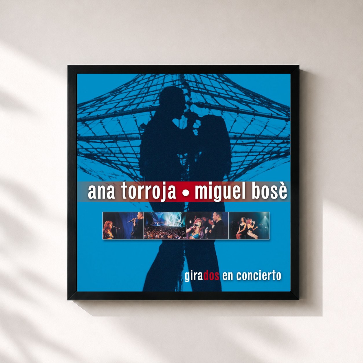 #noir Tableau carré de l'album Girados de Ana Torroja, cadre noir 32x32 cm