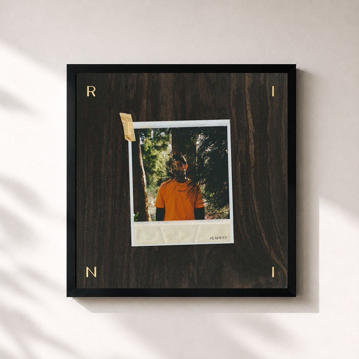 #noir Tableau carré de l'album Rini de Rini, cadre noir 32x32 cm