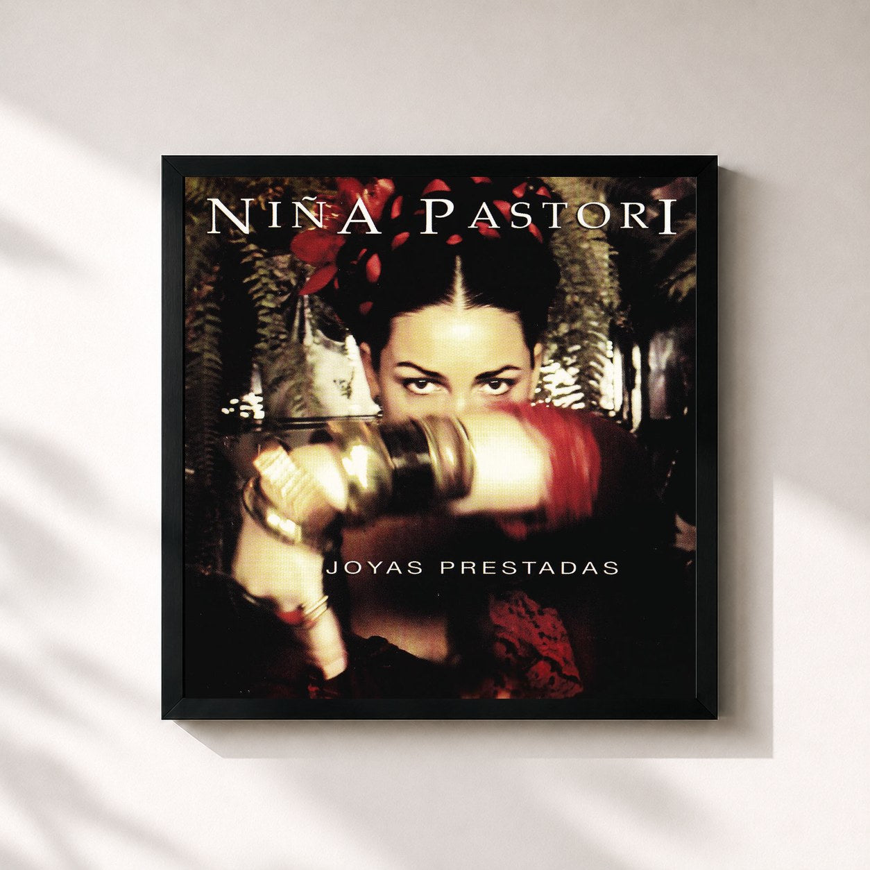 #noir Tableau carré de l'album Joyas Prestadas de Niña Pastori, cadre noir 32x32 cm