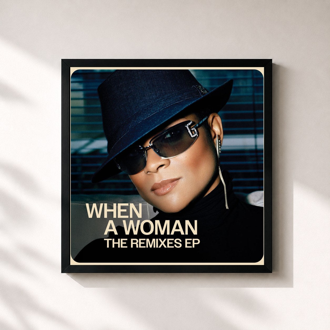 #noir Tableau carré de l'album When A Woman - The Remixes EP de Gabrielle, cadre noir 32x32 cm