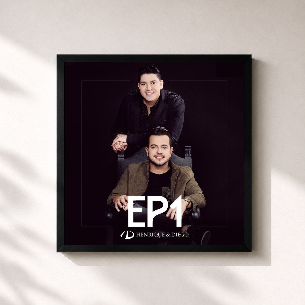 #noir Tableau carré de l'album EP 1 de Henrique & Diego, cadre noir 32x32 cm