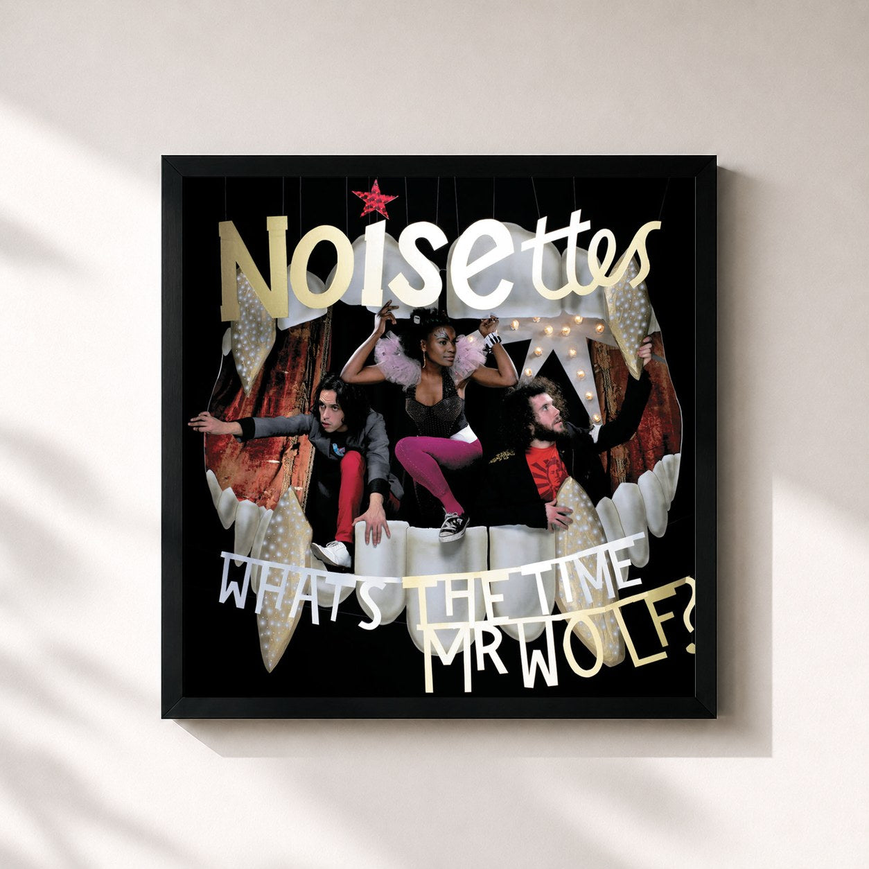 #noir Tableau carré de l'album What's The Time, Mr. Wolf? de Noisettes, cadre noir 32x32 cm