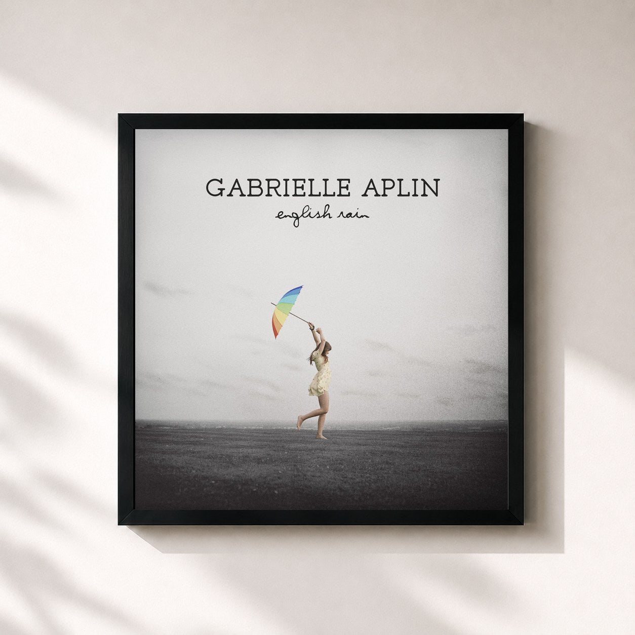 #noir Tableau carré de l'album English Rain de Gabrielle Aplin, cadre noir 32x32 cm