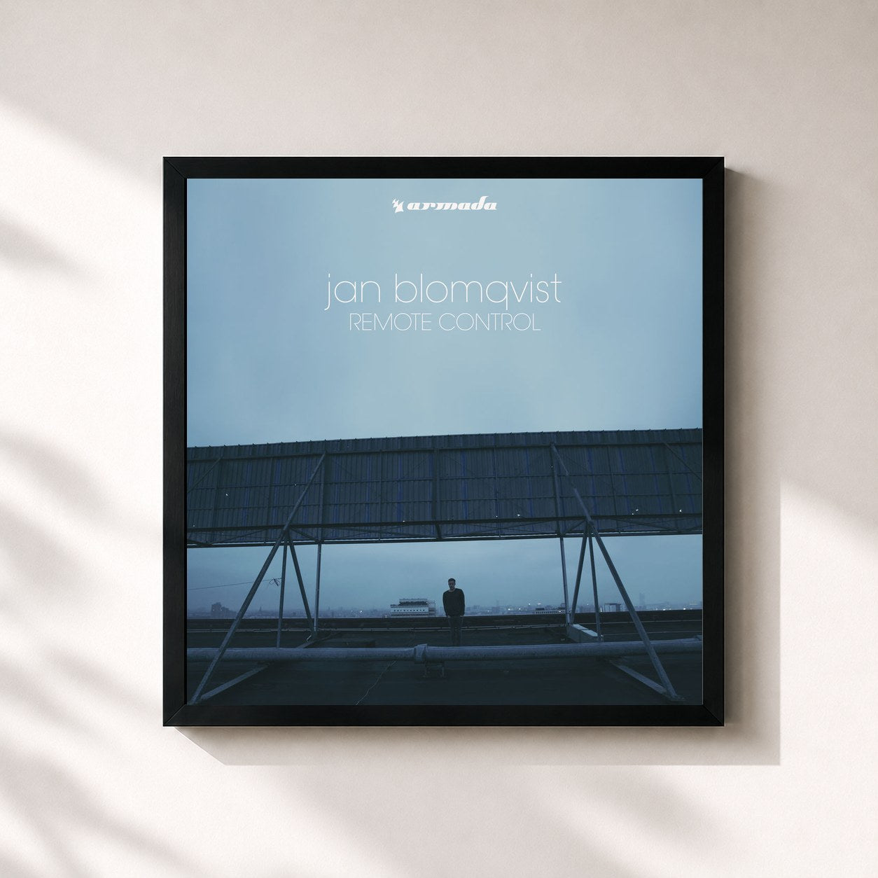 #noir Tableau carré de l'album Remote Control de Jan Blomqvist, cadre noir 32x32 cm