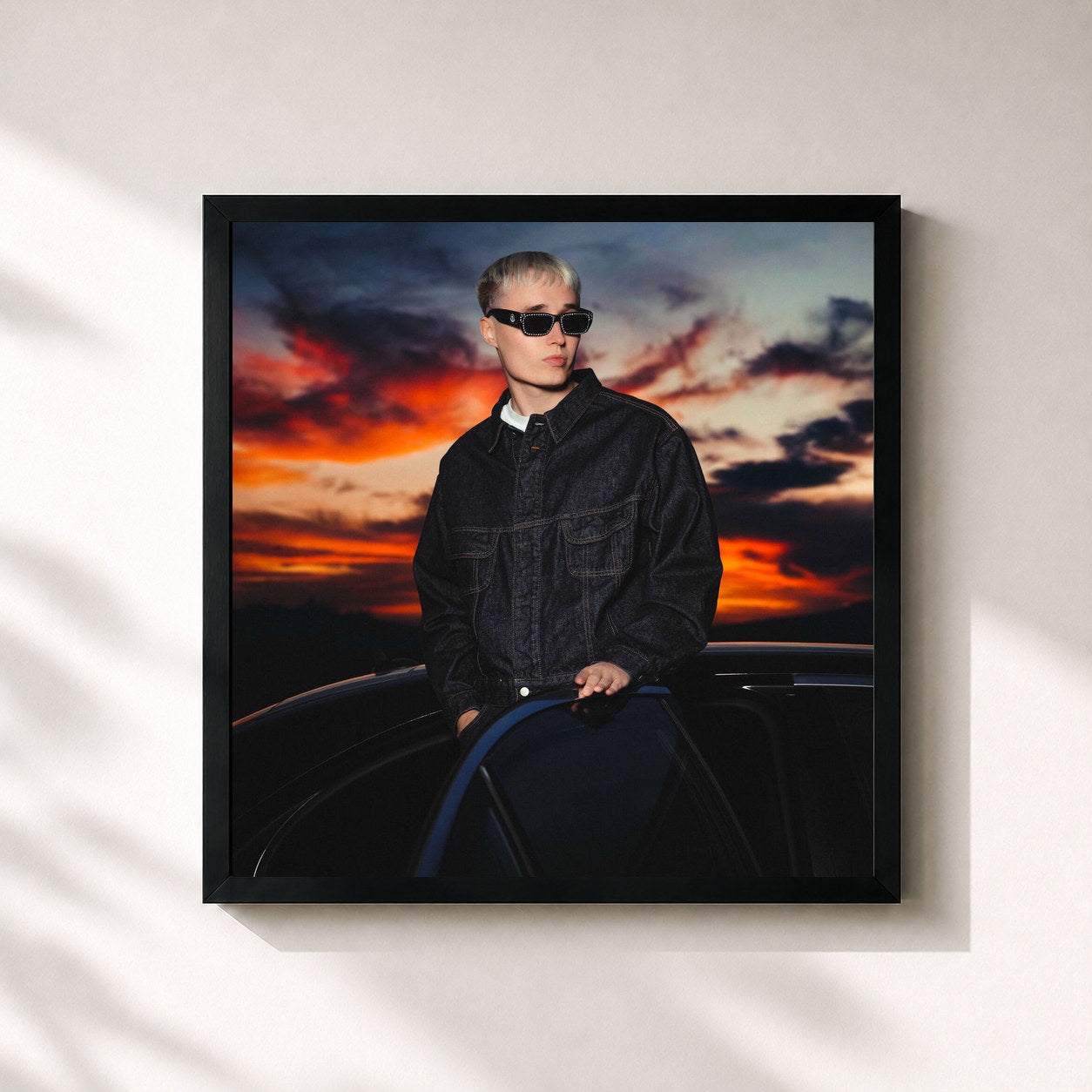 #noir Tableau carré de l'album Kävi Miten Kävi de Isac Elliot, cadre noir 32x32 cm
