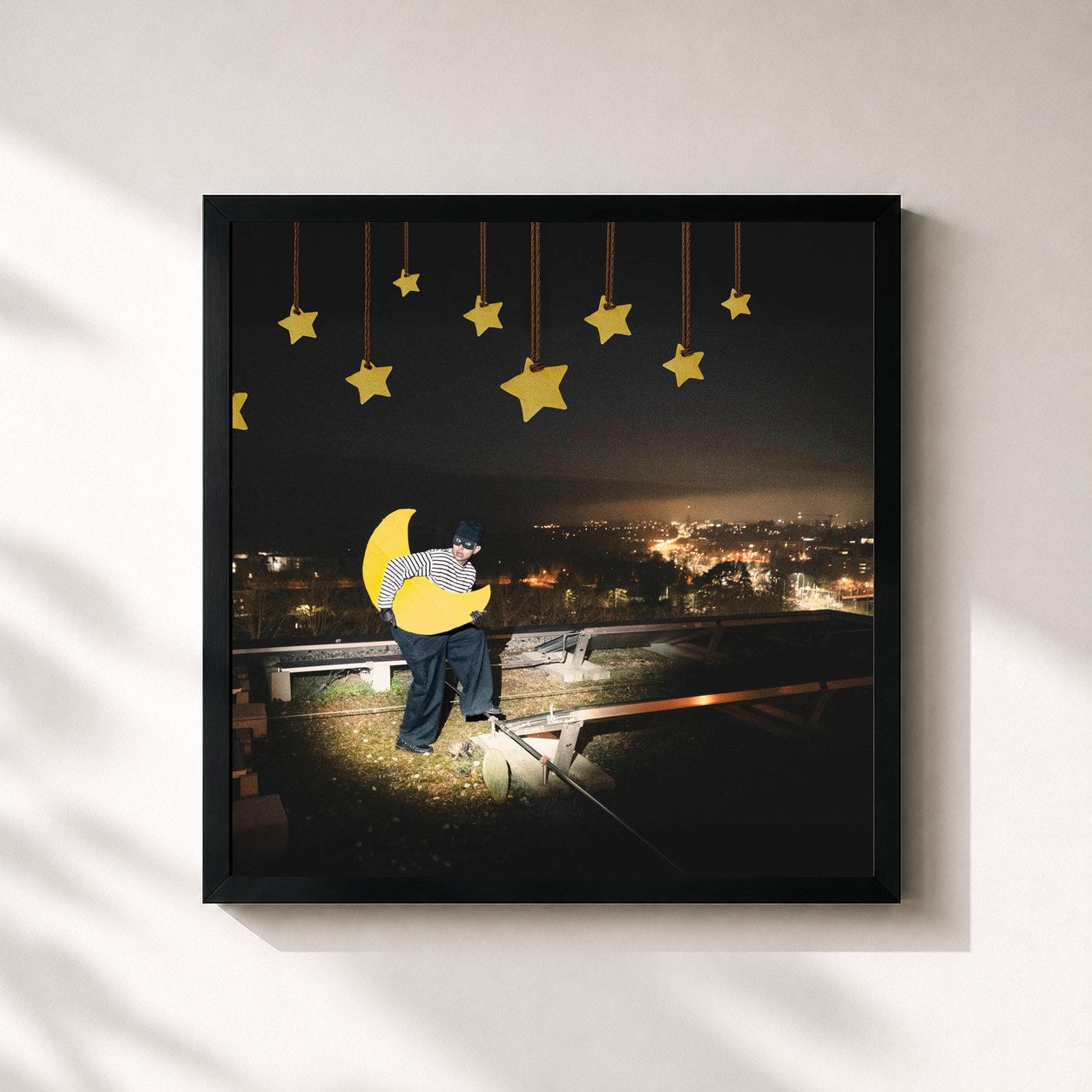 #noir Tableau carré de l'album PIRE QUE CHEZ MOI de A6el, cadre noir 32x32 cm