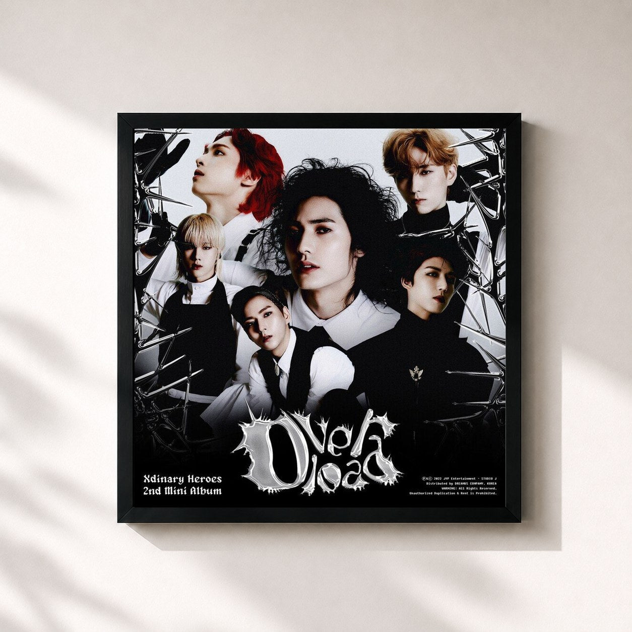 #noir Tableau carré de l'album Overload de Xdinary Heroes, cadre noir 32x32 cm