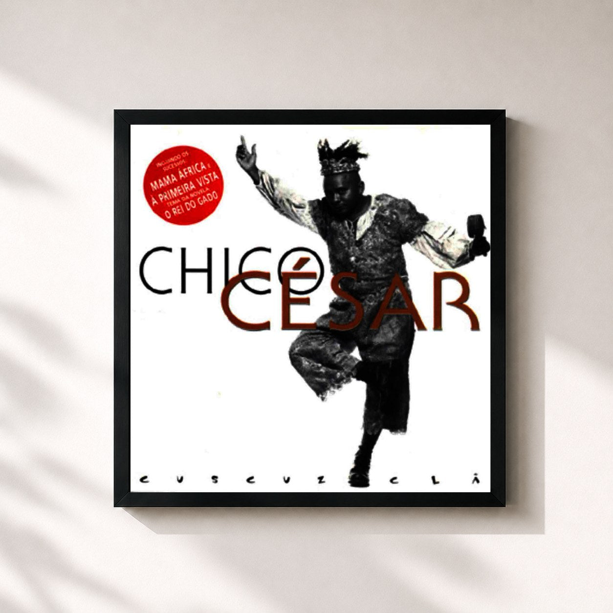 #noir Tableau carré de l'album Cuscuz Clã de Chico César, cadre noir 32x32 cm