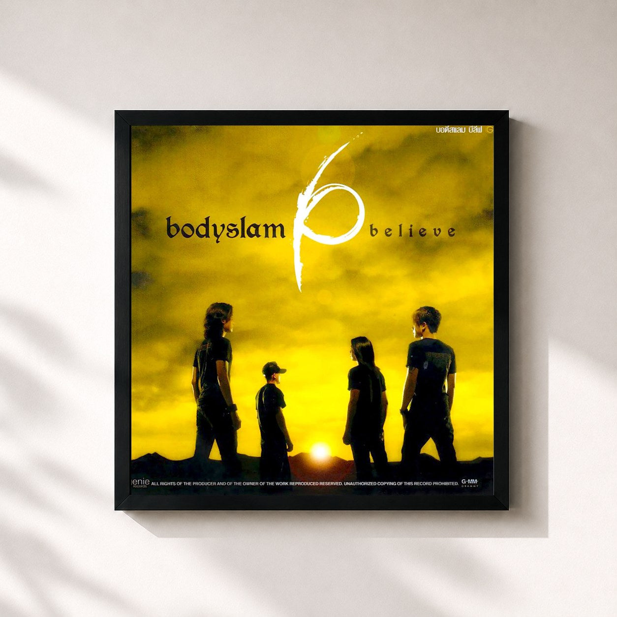 #noir Tableau carré de l'album believe de Bodyslam, cadre noir 32x32 cm